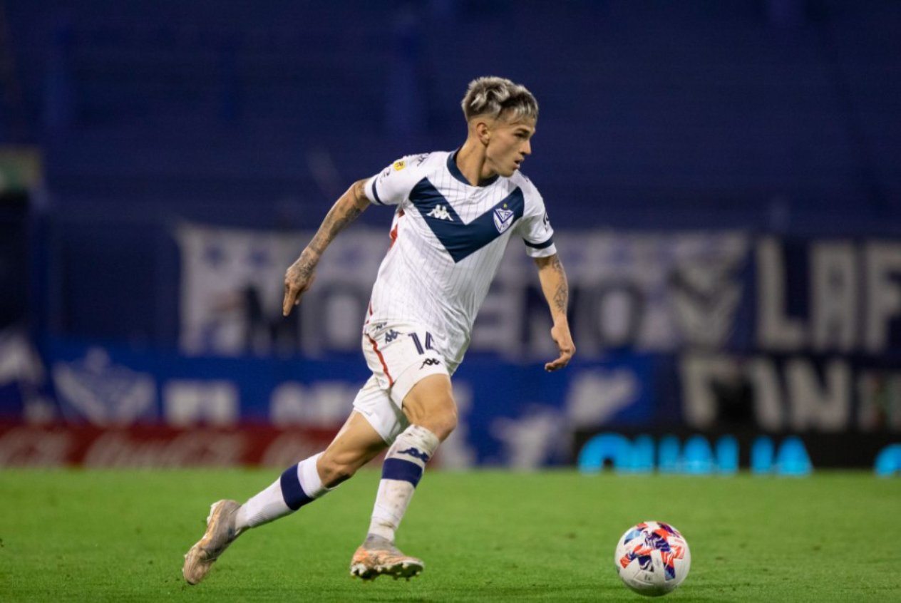 Lucas Orellano em campo pelo Vélez Sarsfield