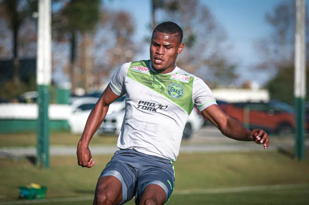 Nathan em treino pelo Coritiba