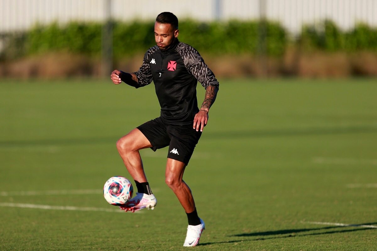 Alex Teixeira em treino do Vasco nos Estados Unidos em janeiro de 2023