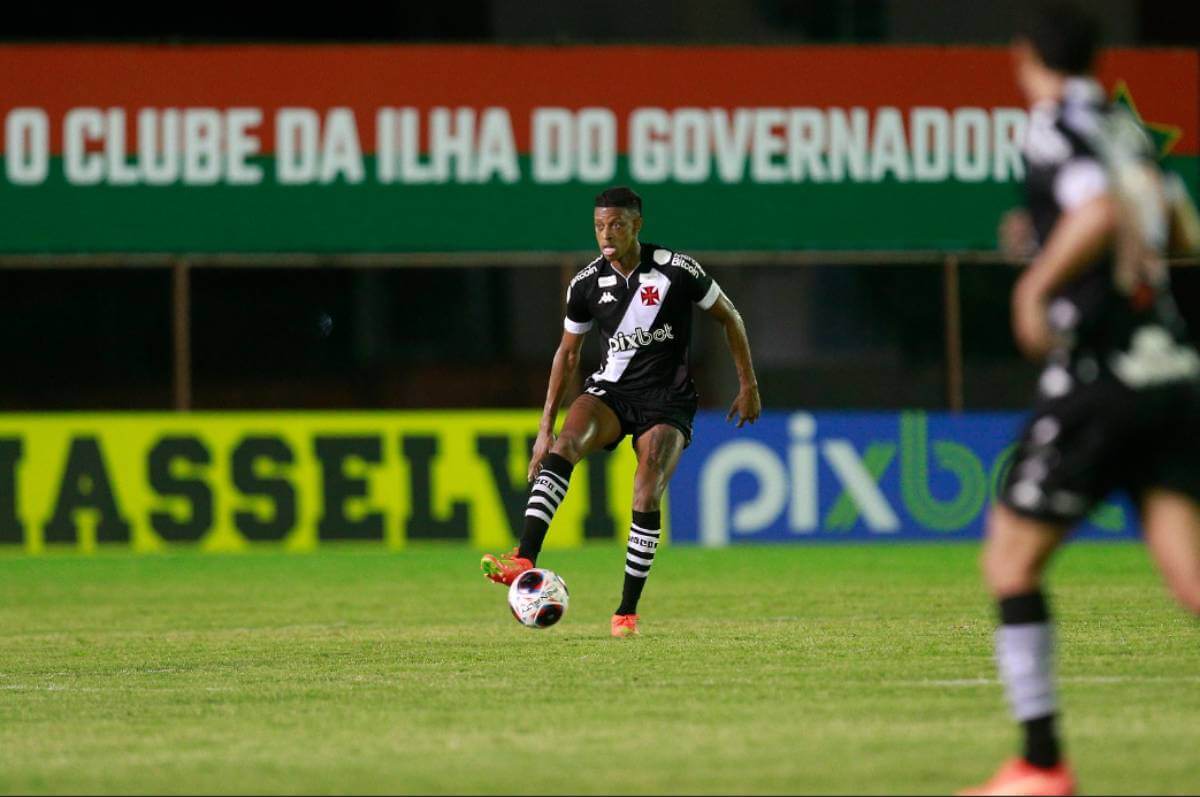 Robson Bambu durante o jogo contra a Portuguesa-RJ