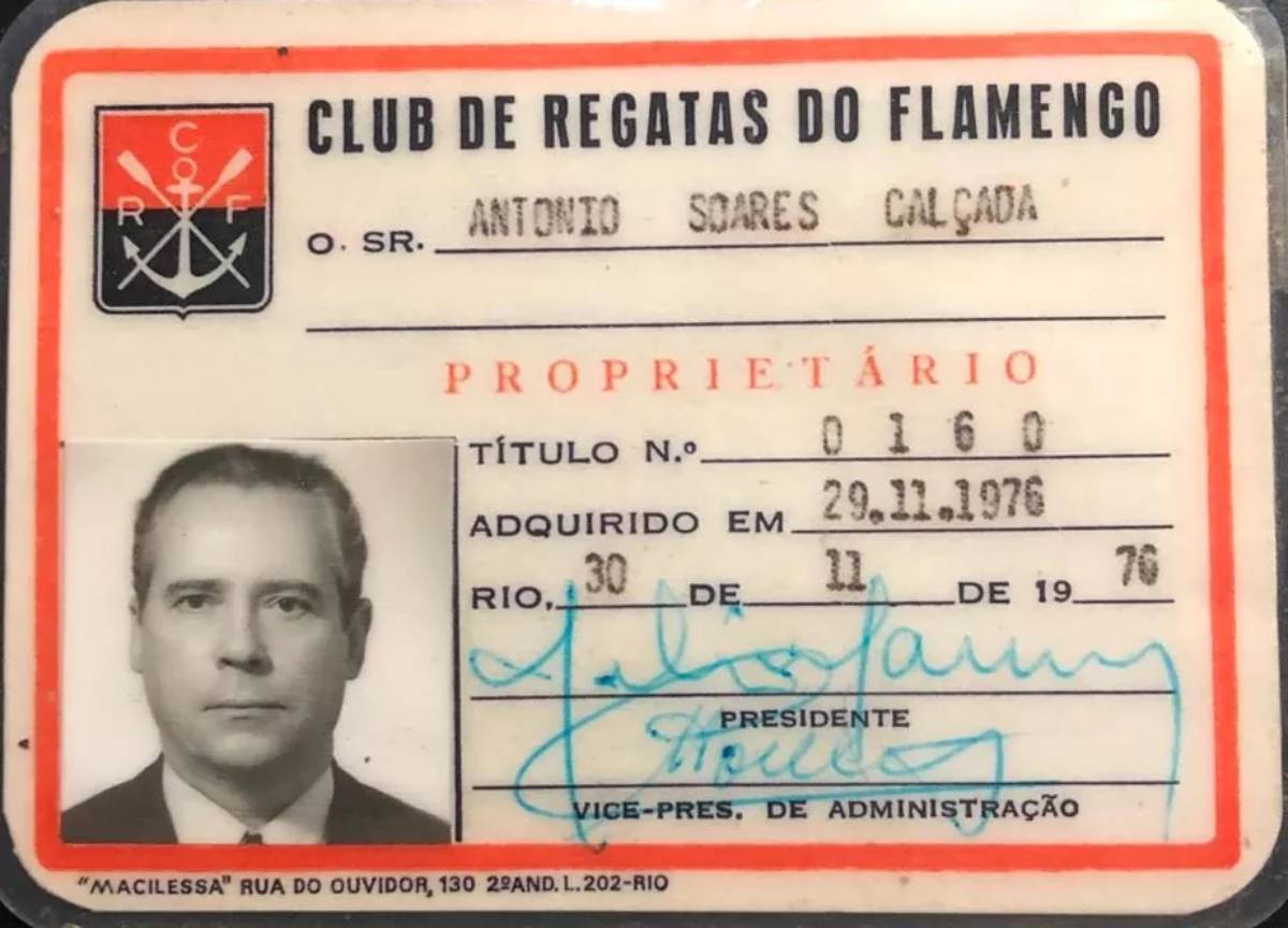 Carteira de sócio do Flamengo concedida a Calçada em 1976