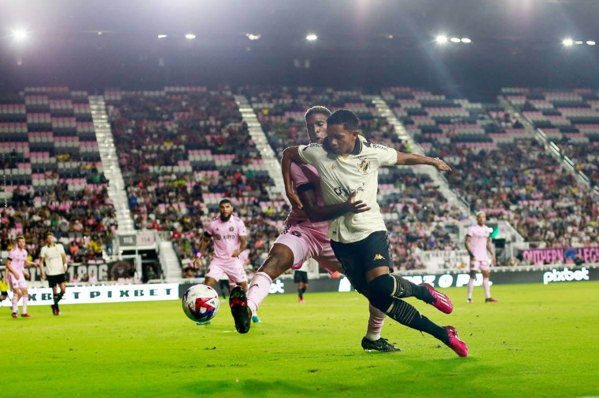 Eguinaldo durante o jogo contra o Inter Miami