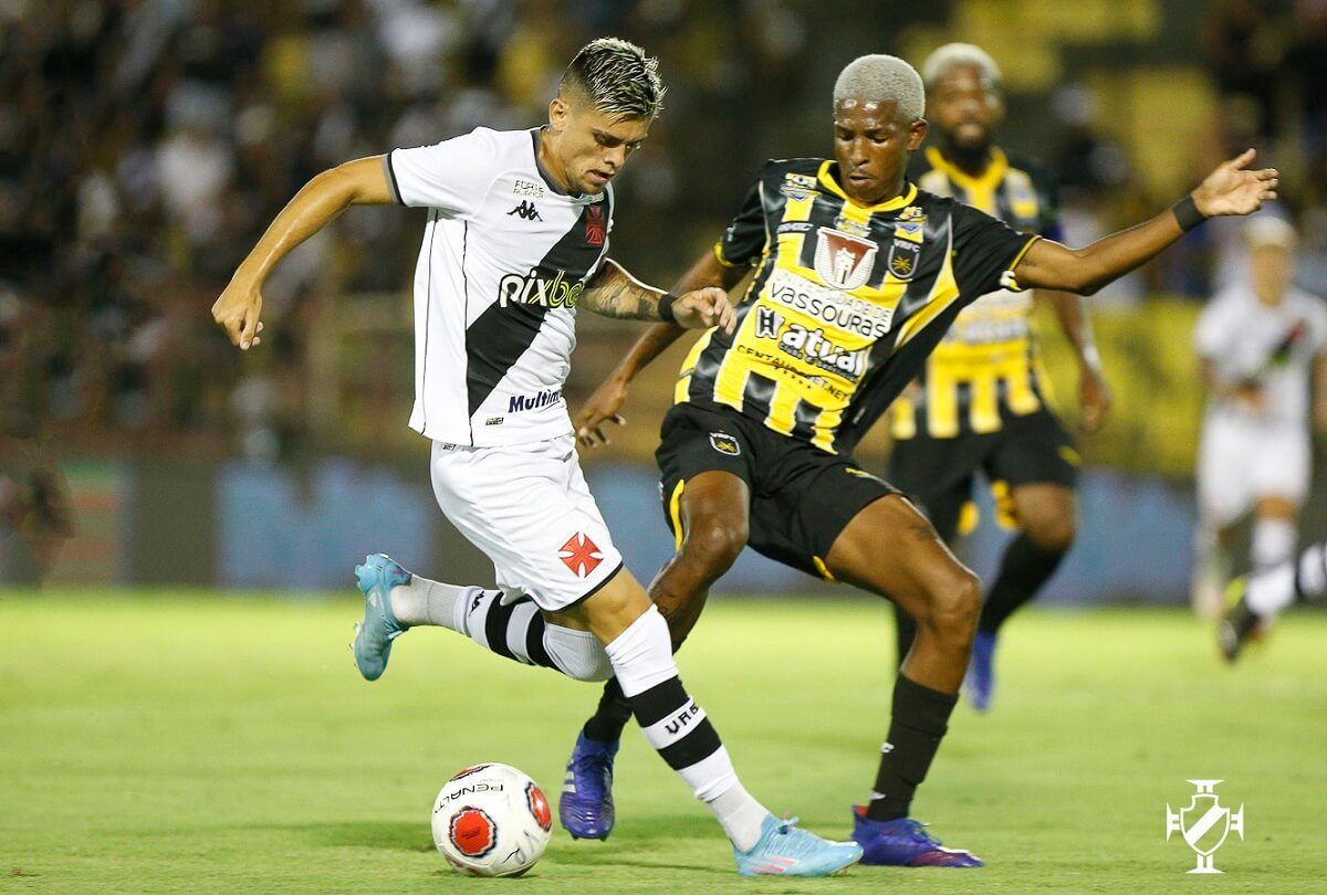 Gabriel Pec em ação pelo Vasco contra o Volta Redonda pelo Carioca 2022