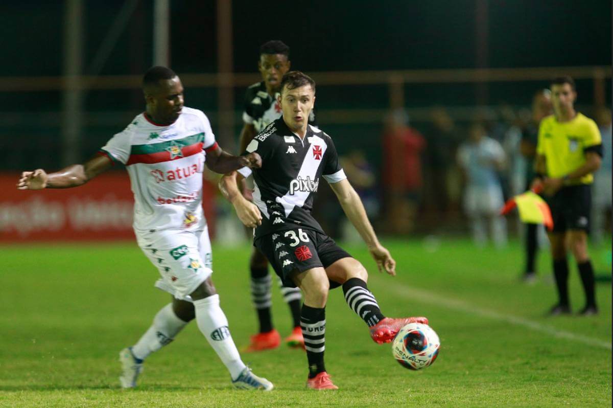 Lucas Piton em jogo contra a Portuguesa-RJ pelo Campeonato Carioca 2023