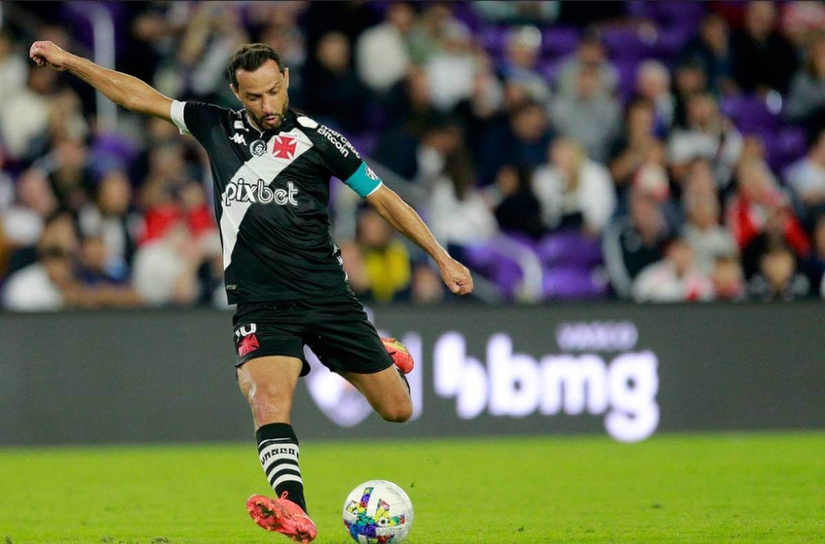 Nenê durante o jogo contra o River Plate