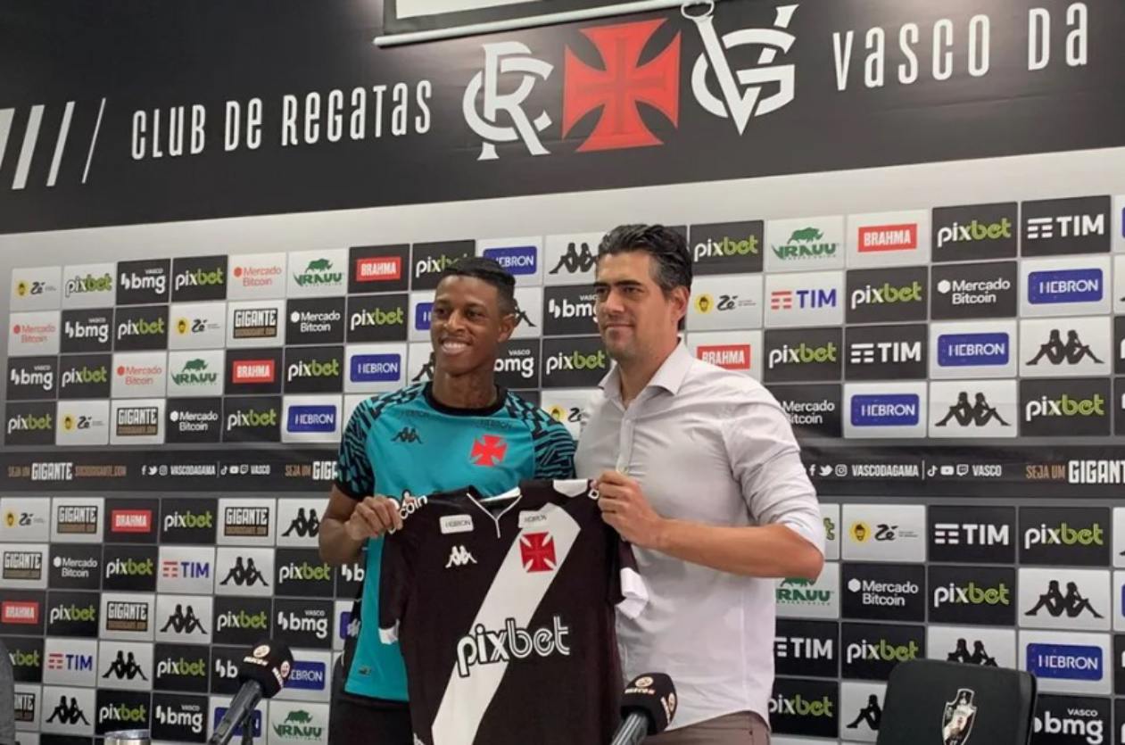 Robson é apresentado pelo Vasco