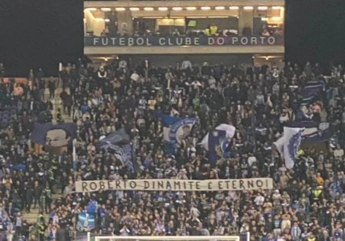 Torcida do Porto homenageia Roberto Dinamite
