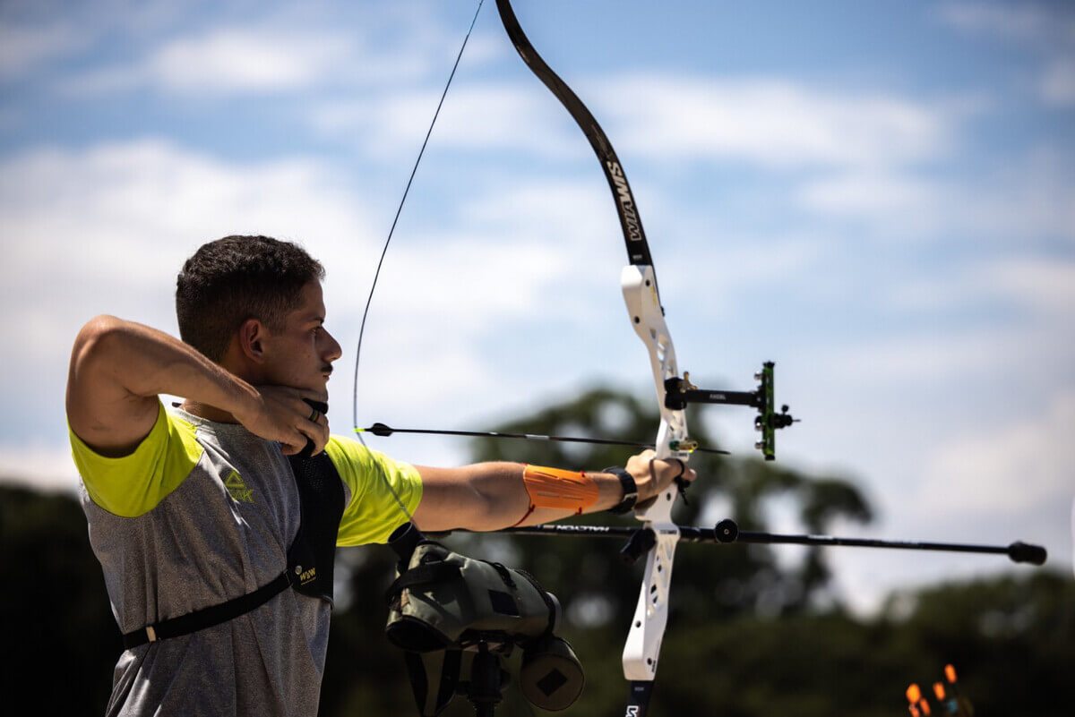 Marcus D'Almeida é o primeiro brasileiro a assumir a liderança no ranking mundial de tiro com arco