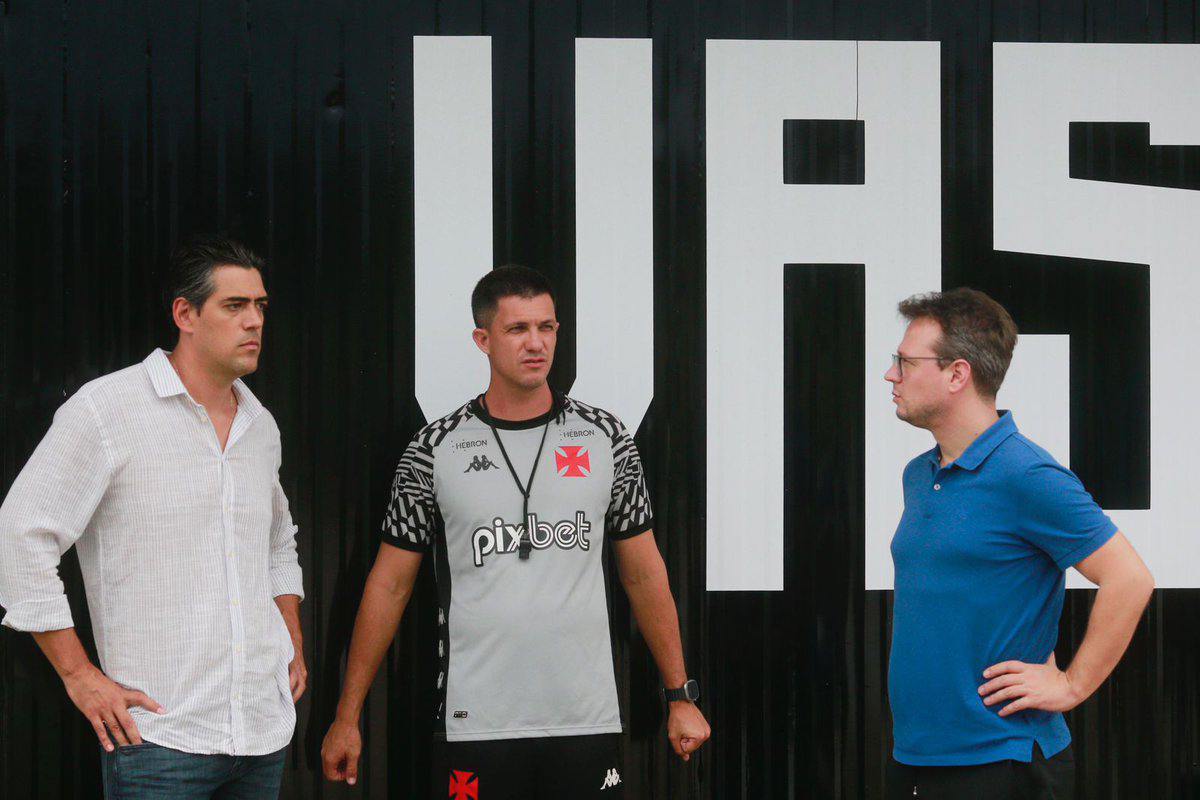 Paulo Bracks, Maurício Barbieri e Johannes Spors no CT Moacyr Barbosa