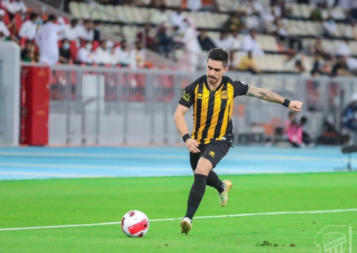 Igor Coronado em campo pela equipe saudita