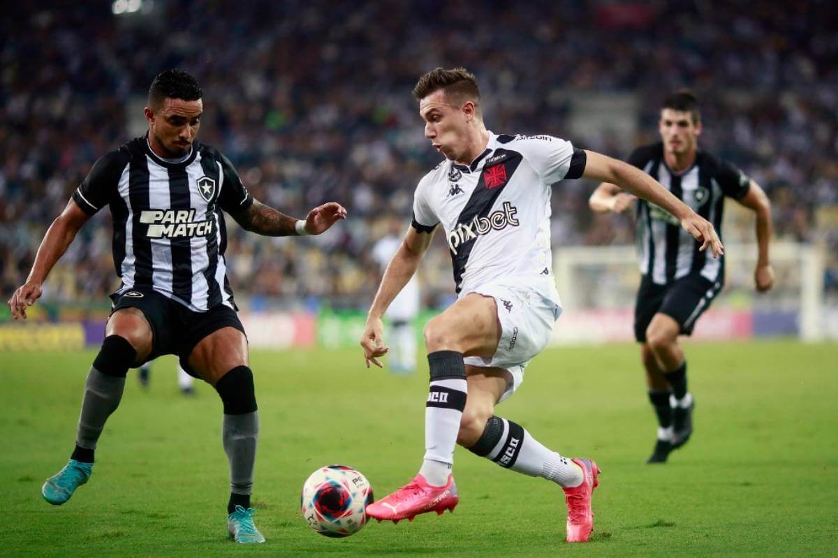 Lucas Piton em jogo contra o Botafogo