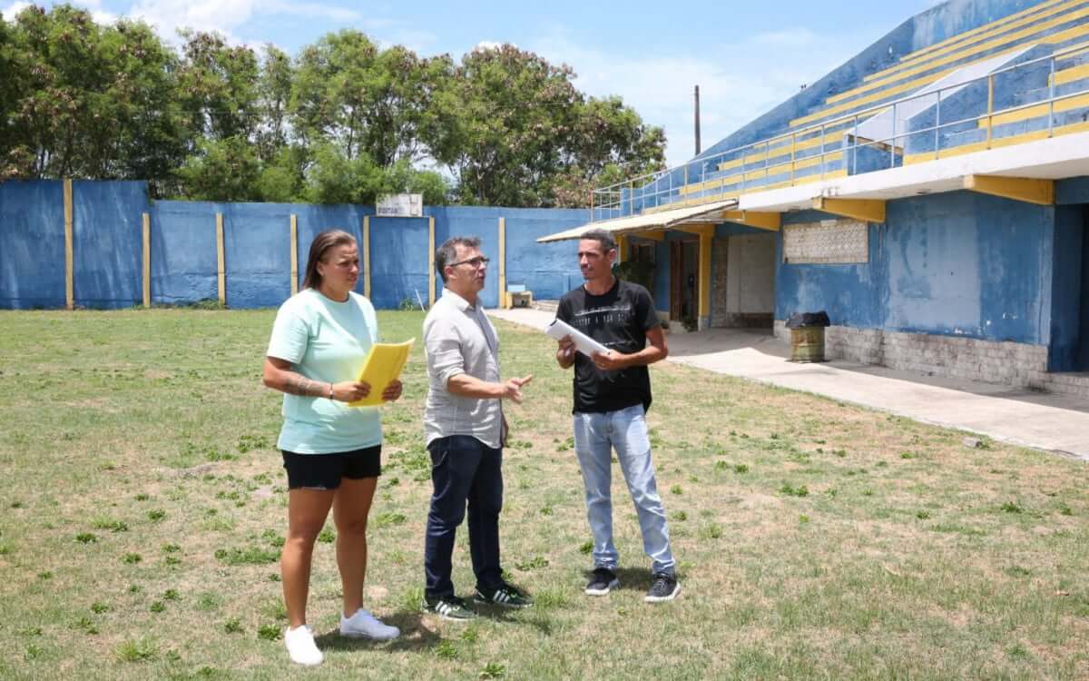 Luisinho Quintanilha comandando projeto esportivo e educacional em Araruama, no RJ