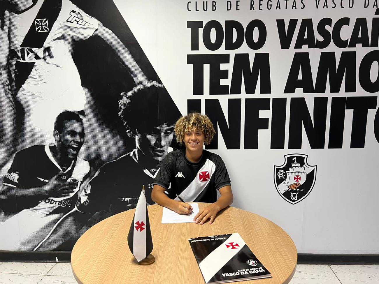 Lukas Zuccarello assinou com o Vasco até janeiro de 2023
