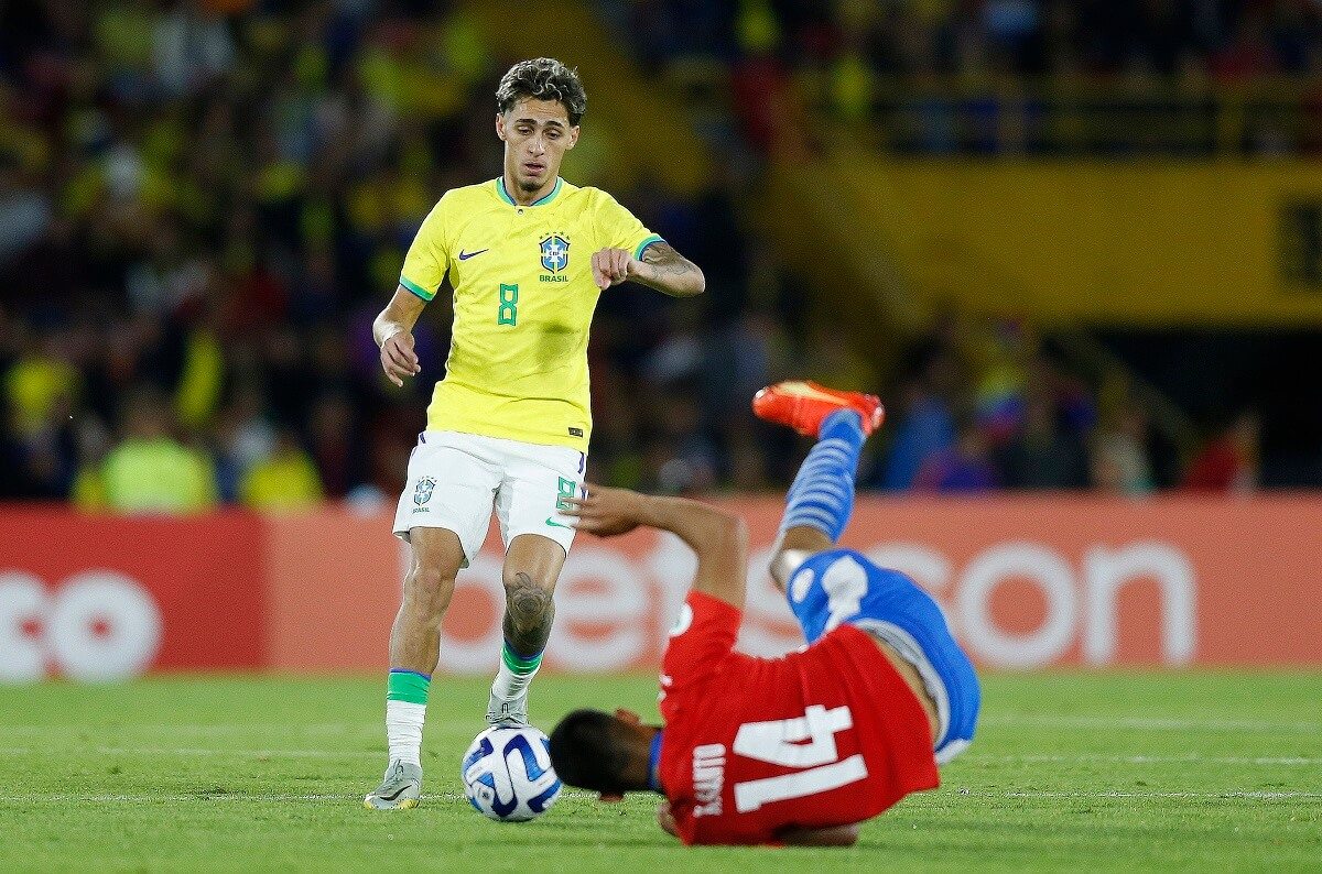 Marlon Gomes em ação pelo Brasil contra o Paraguai pelo Sul-Americano Sub-20 2023