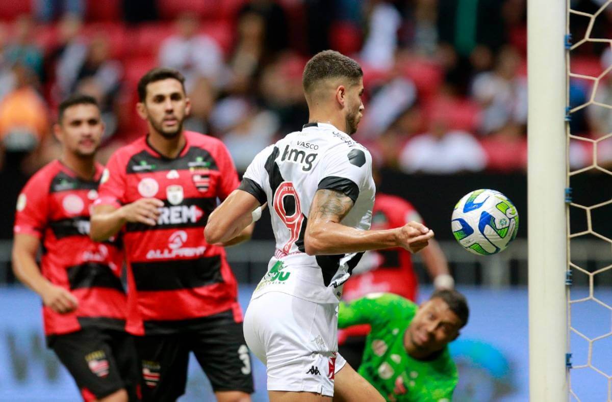 Pedro Raul em jogo contra o Trem-AP