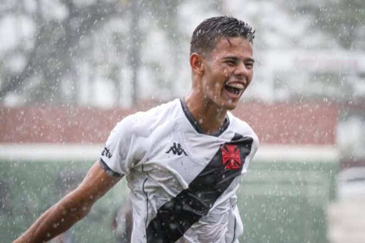 Ray em ação pelo Sub-20 do Vasco