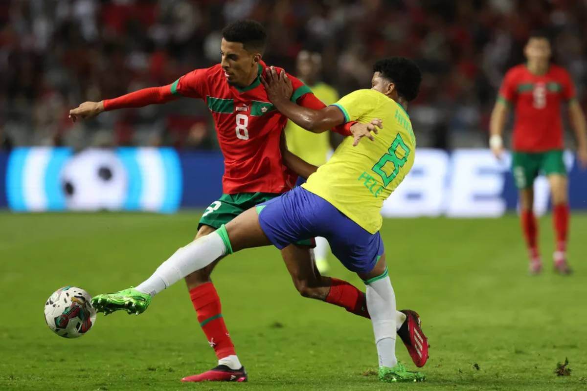 Andrey Santos em jogo contra o Marrocos