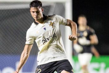 Capasso em ação pelo Vasco contra o Bangu