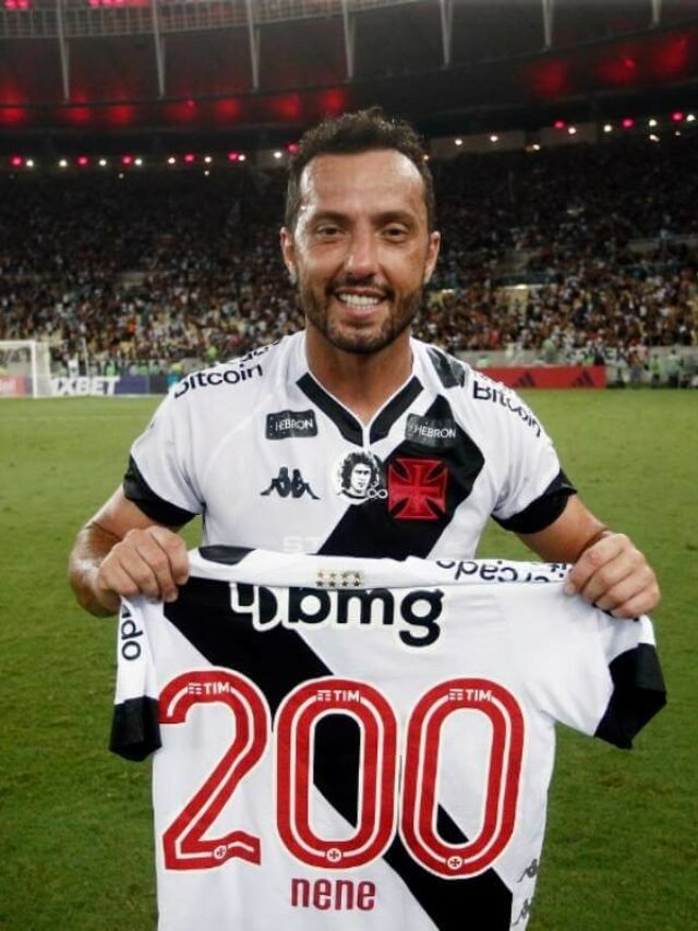 Nenê recebe camisa dos 200 jogos pelo Vasco