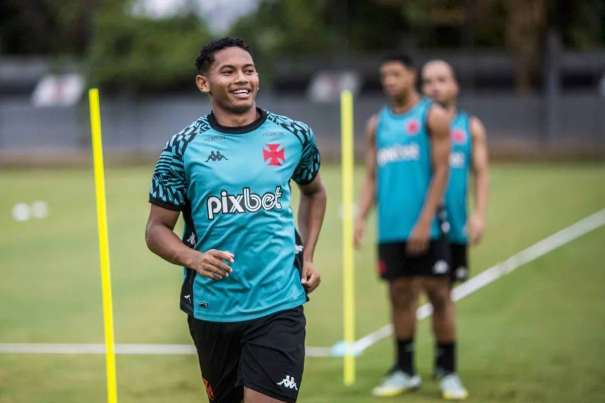 Eguinaldo durante treino do Vasco