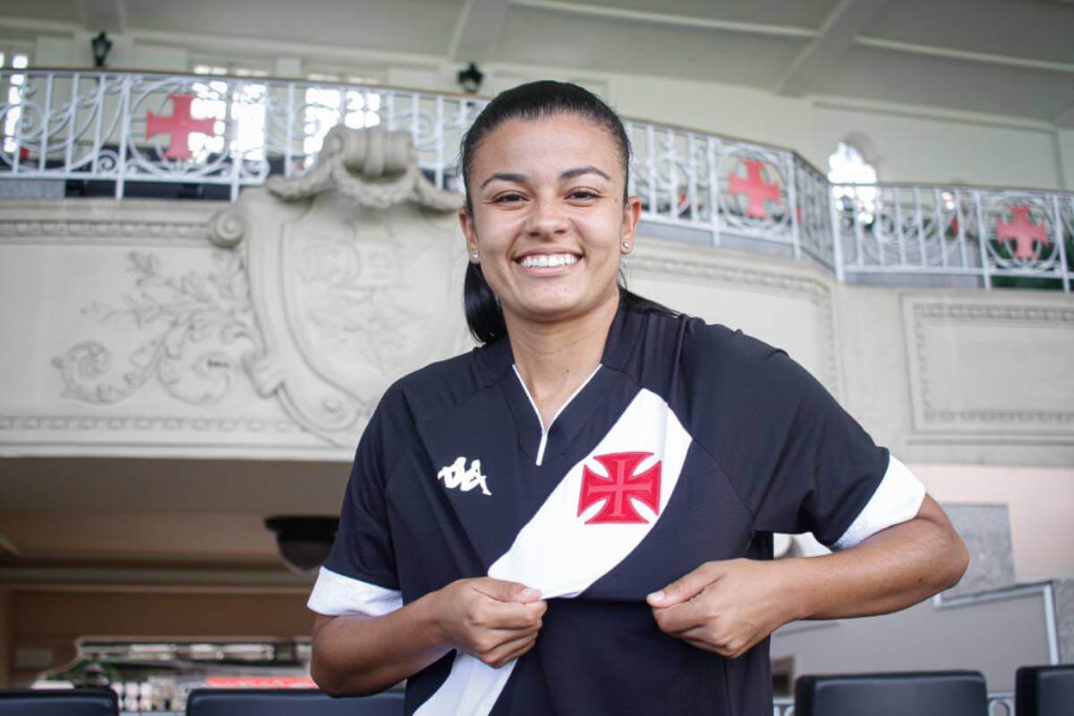 Ana Caroline reforça o feminino do Vasco