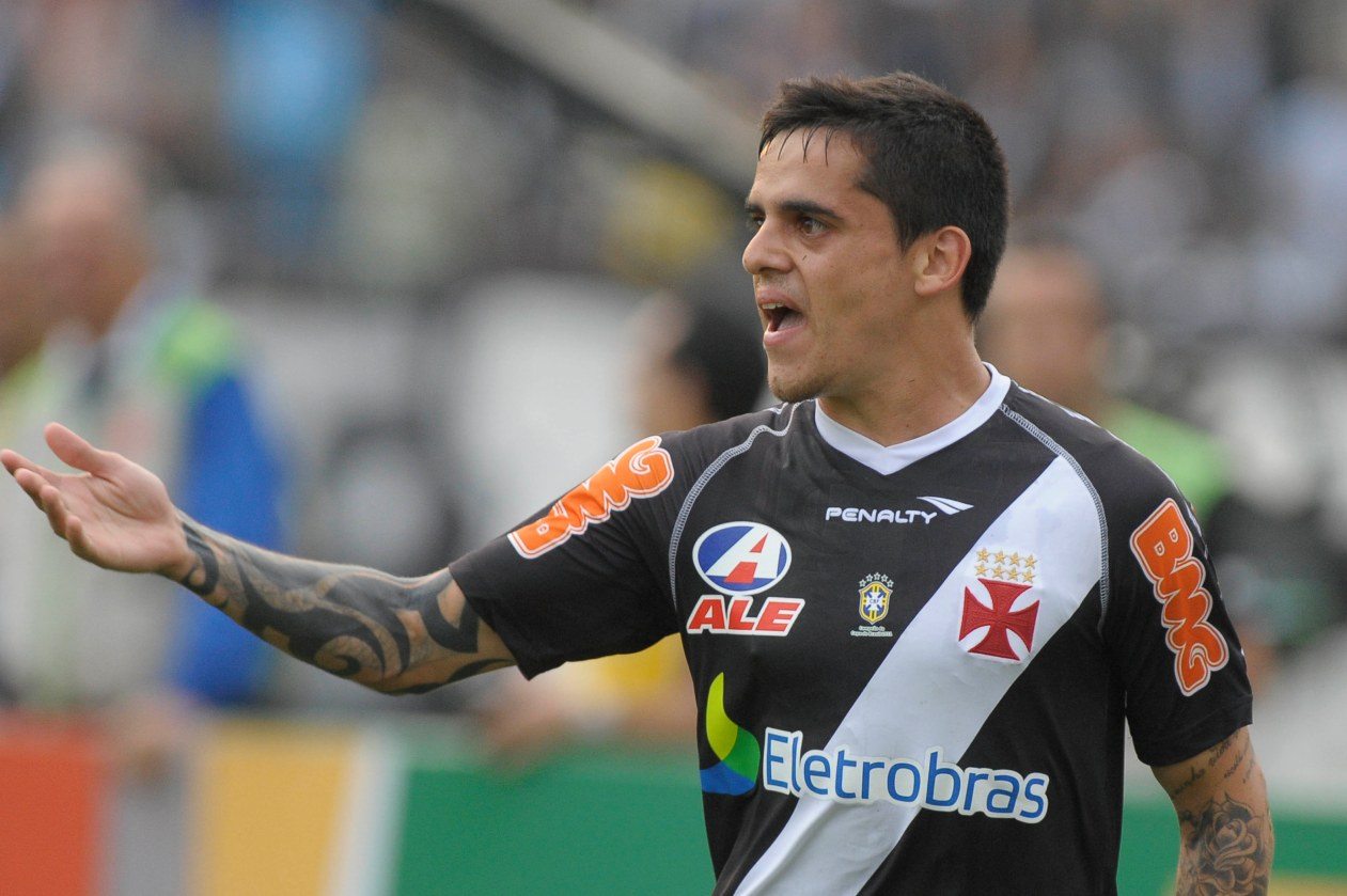 Fagner em campo pelo Vasco em 2011