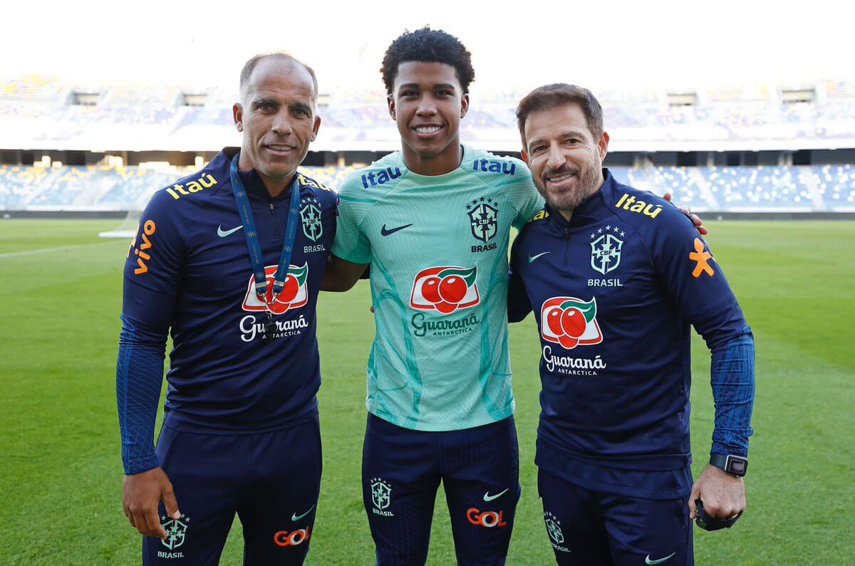 Felipe, Andrey Santos e Ramon Menezes em treino da Seleção