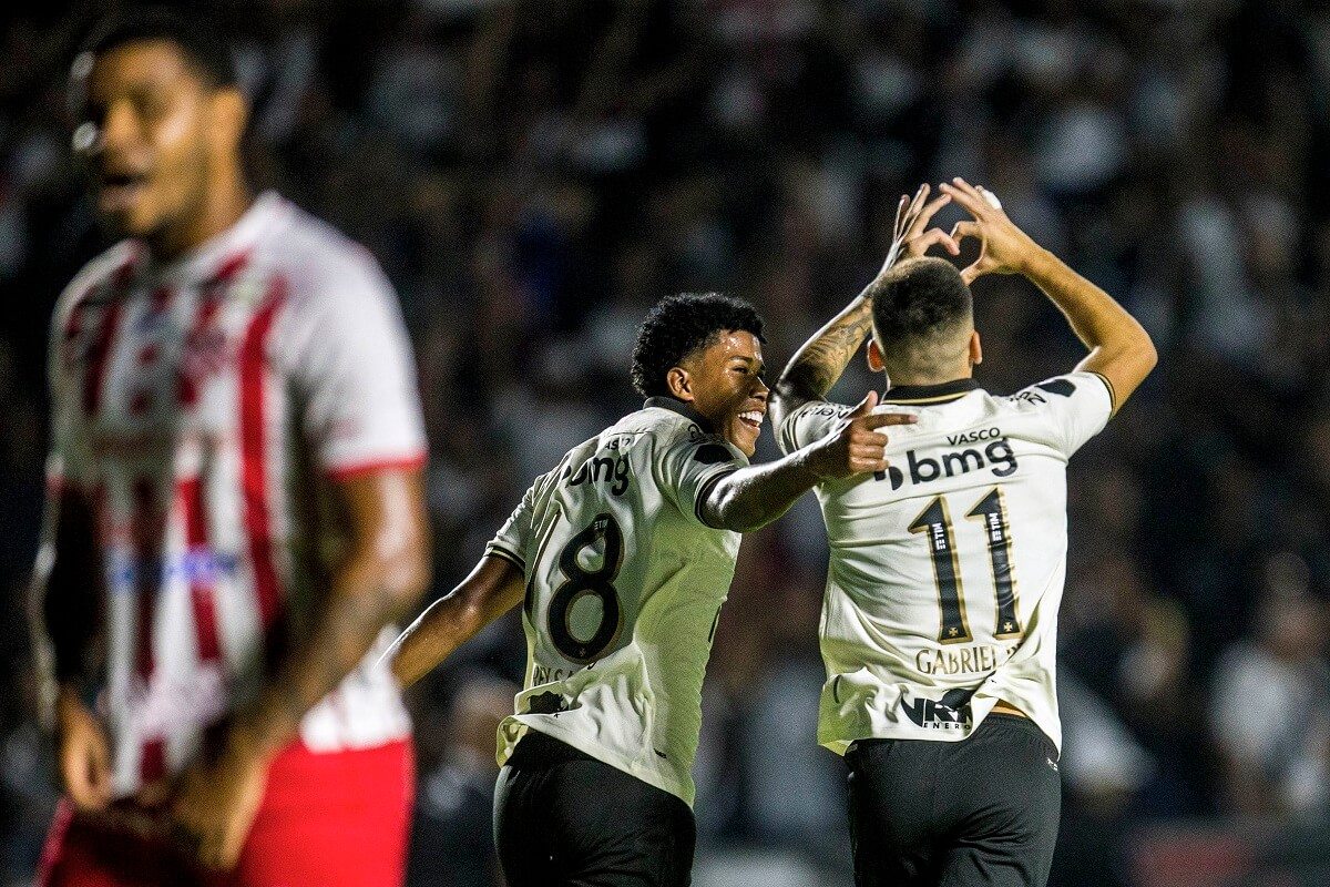 Gabriel Pec comemorando gol contra o Bangu