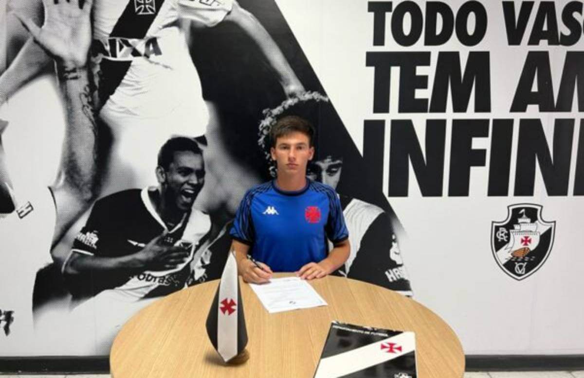 Guilherme Zanatta assina contrato de formação com o Vasco