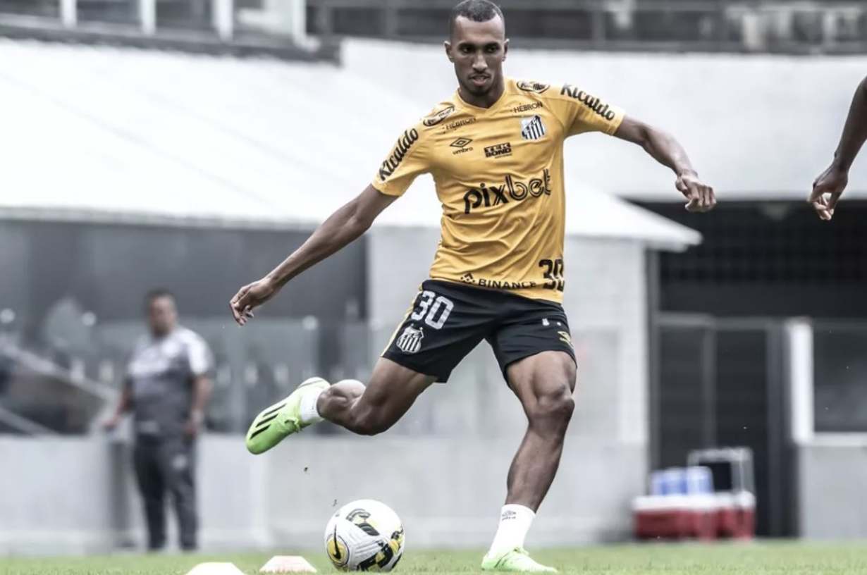 Lucas Braga em ação pelo Santos