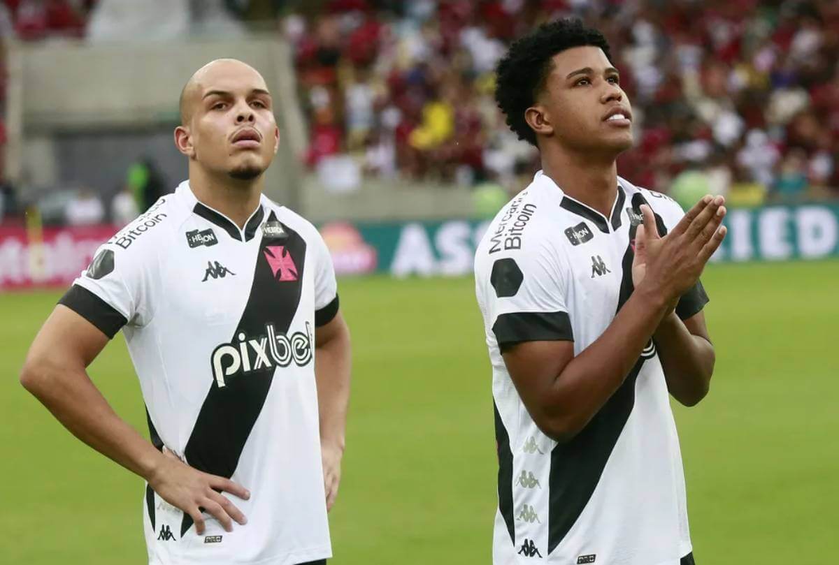 Rodrigo e Andrey Santos durante Flamengo x Vasco