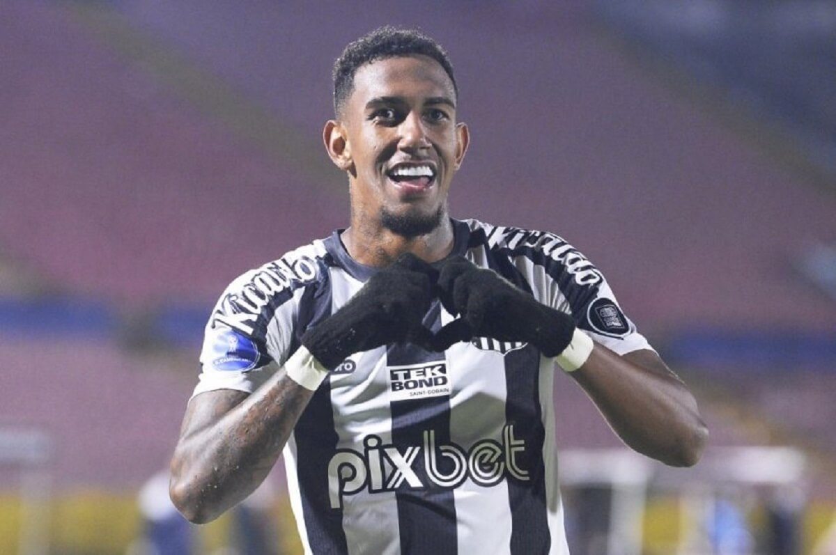 Rwan Seco em ação pelo Santos