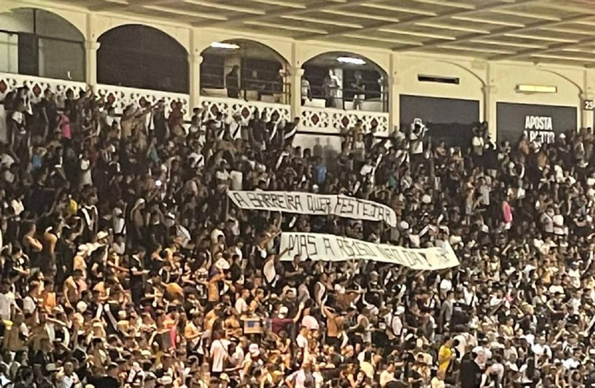 Protesto de torcedores em Vasco x ABC