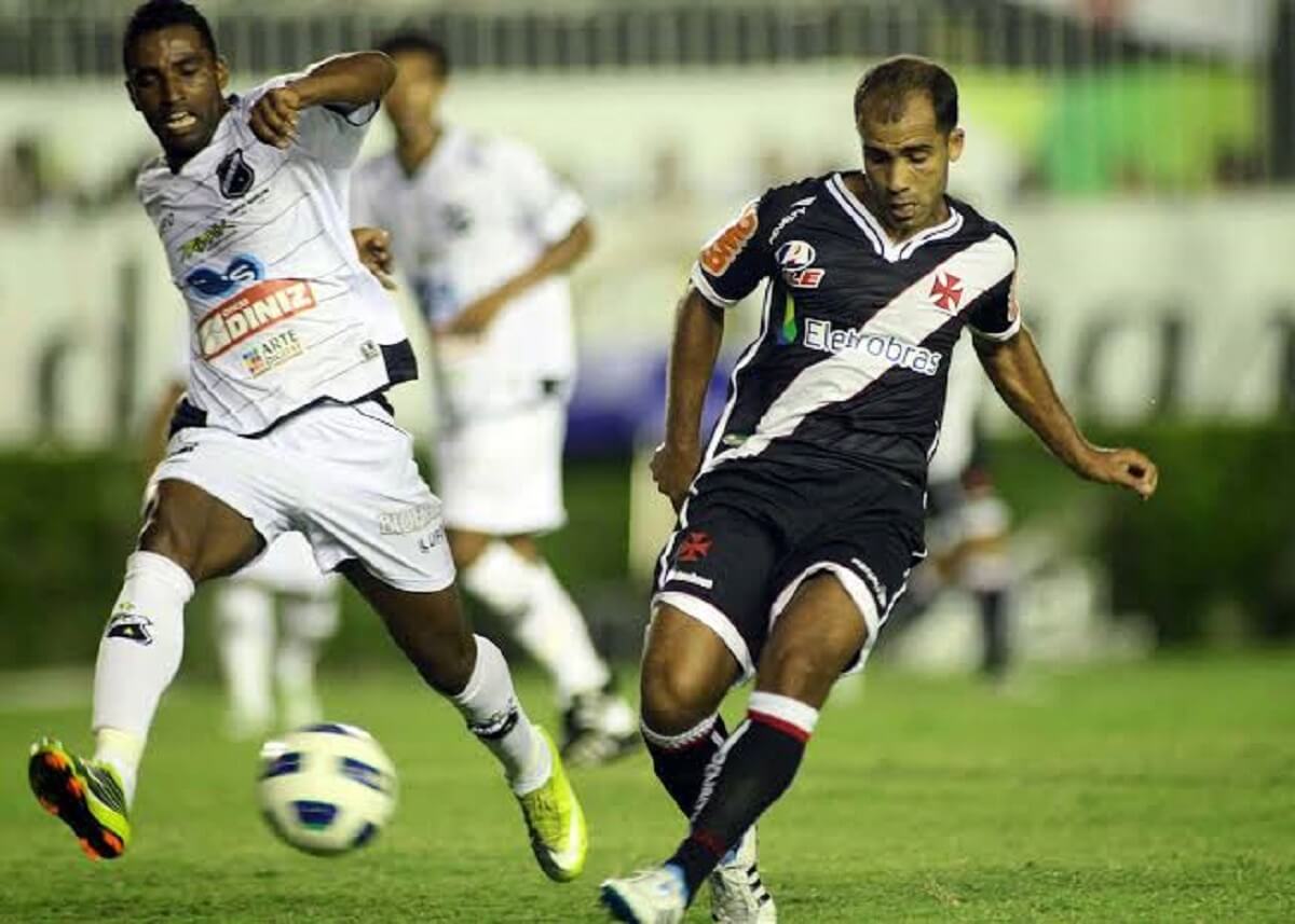 Felipe em ação pelo Vasco contra o ABC pela 2ª fase da Copa do Brasil 2011