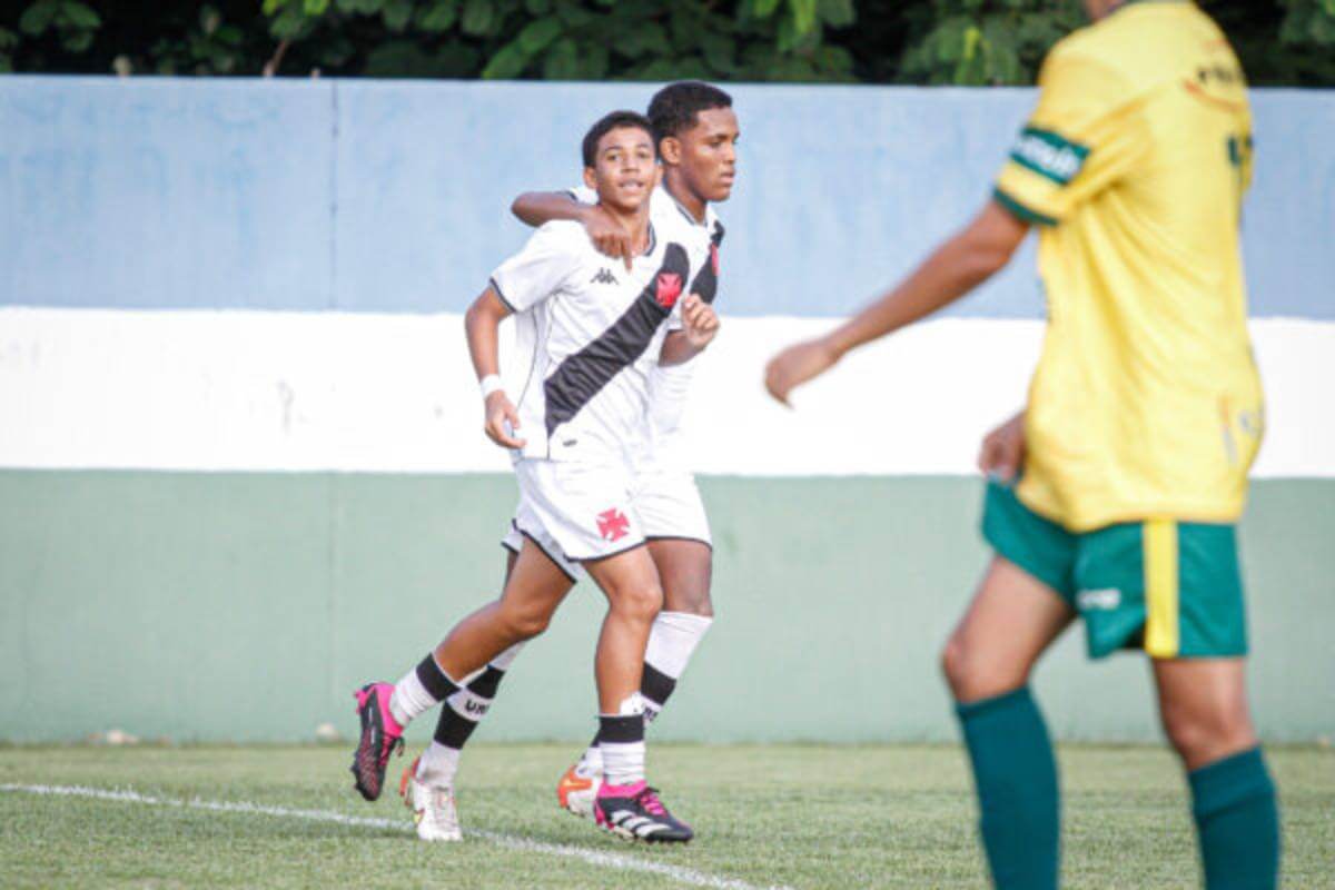 Vasco x Serra Macaense pelo Sub-15