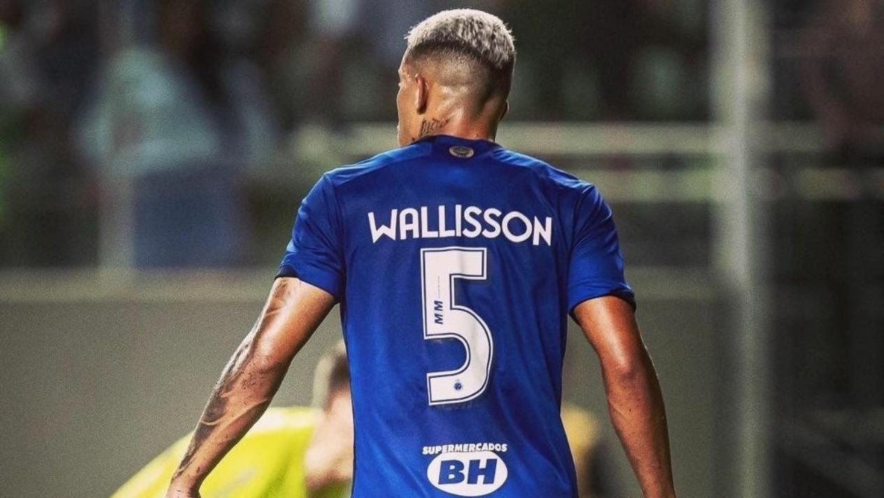 Wallisson em campo pelo Cruzeiro