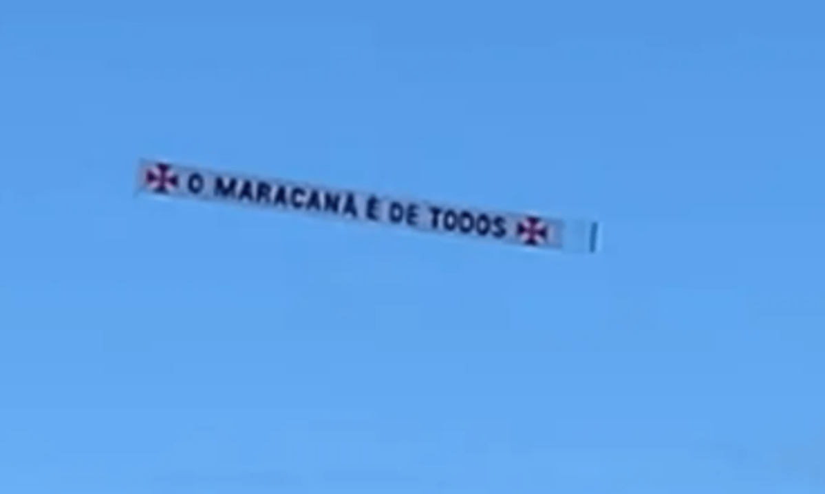 Avião circula na orla do Rio de Janeiro com faixa "Maracanã é de todos