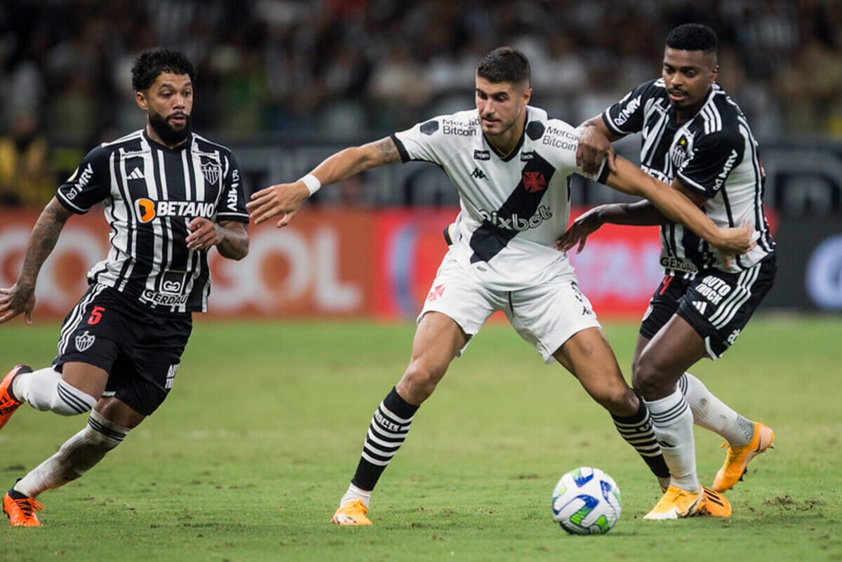 Pedro Raul contra o Atlético-MG na primeira rodada do Brasileiro