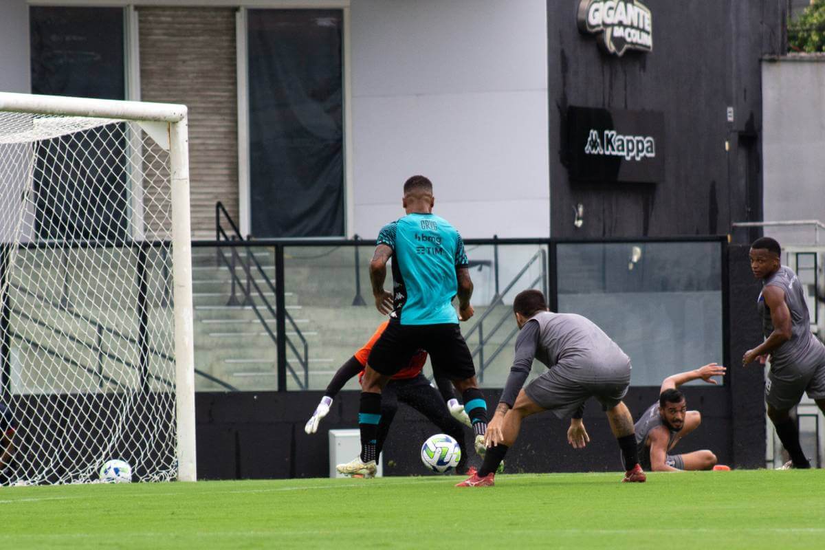 Alex Teixeira em jogo-treino contra o Resende