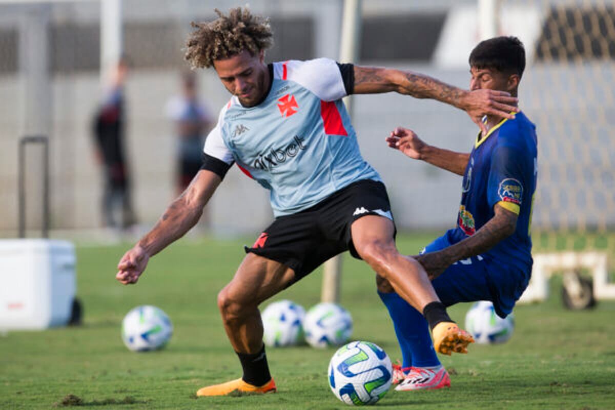 Figueiredo em jogo-treino pelo Vasco contra o Sampaio Corrêa-RJ