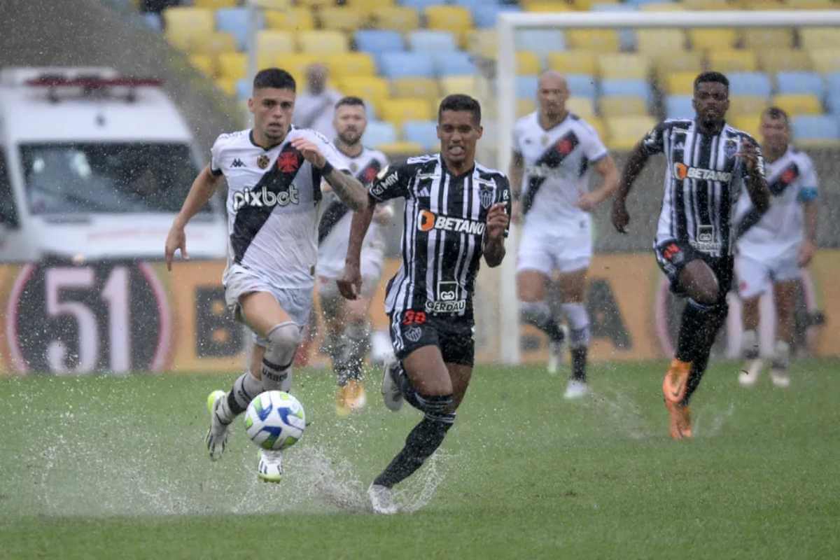 Gabriel Pec em jogo contra o Atlético-MG