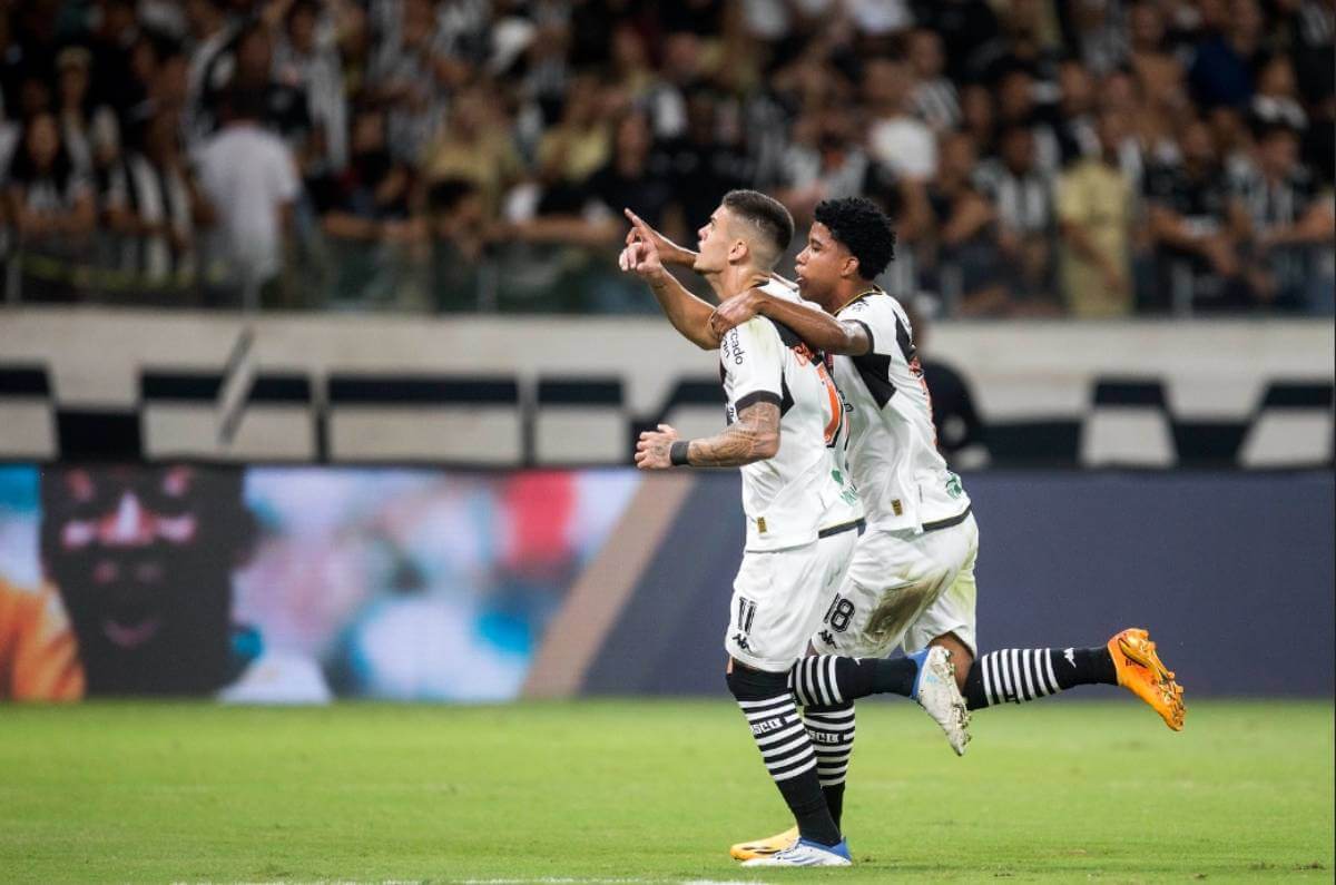 Gabriel Pec e Andrey Santos comemorando gol no Mineirão