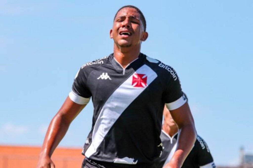 Léo Jacó celebrou seu primeiro gol pelo Vasco