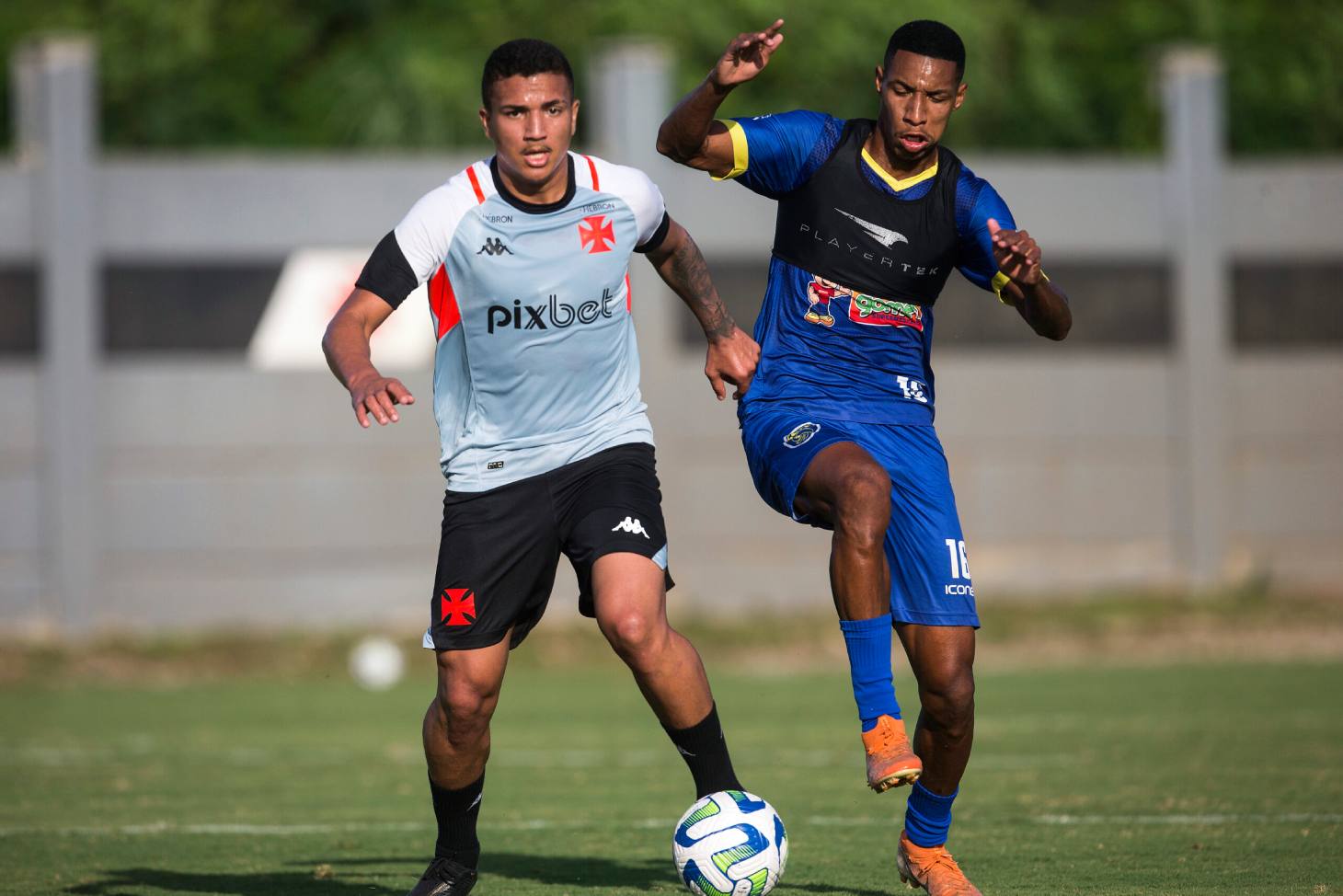 Mateus Carvalho em jogo-treino contra o Sampaio Corrêa-RJ