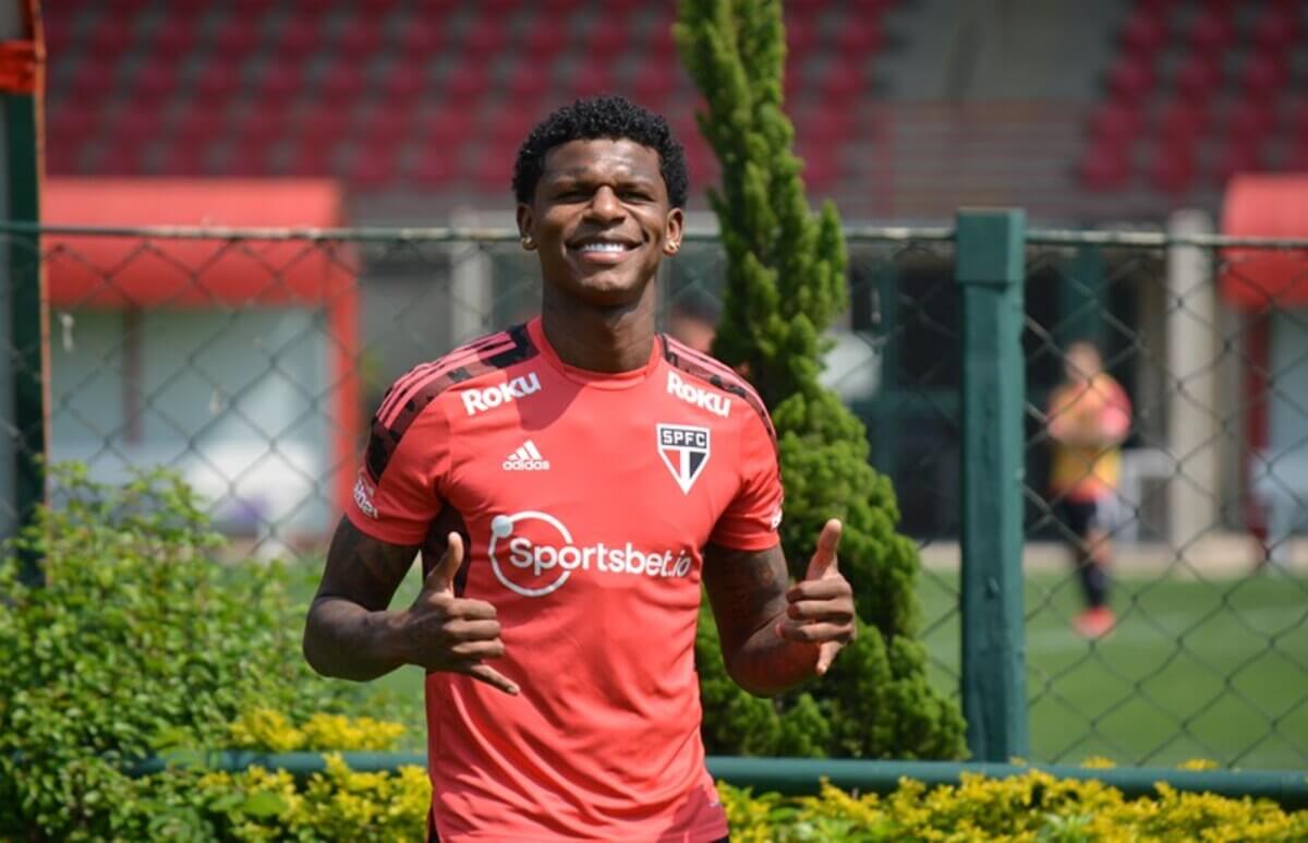 Zagueiro Arboleda do São Paulo