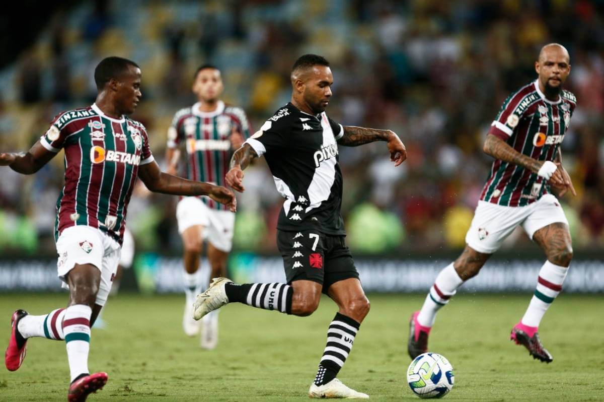 Alex Teixeira em jogo contra o Fluminense