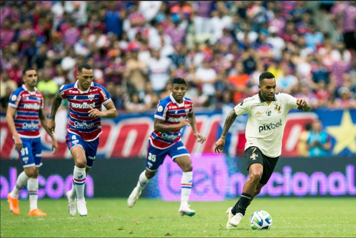 Alex Teixeira durante o jogo contra o Fortaleza