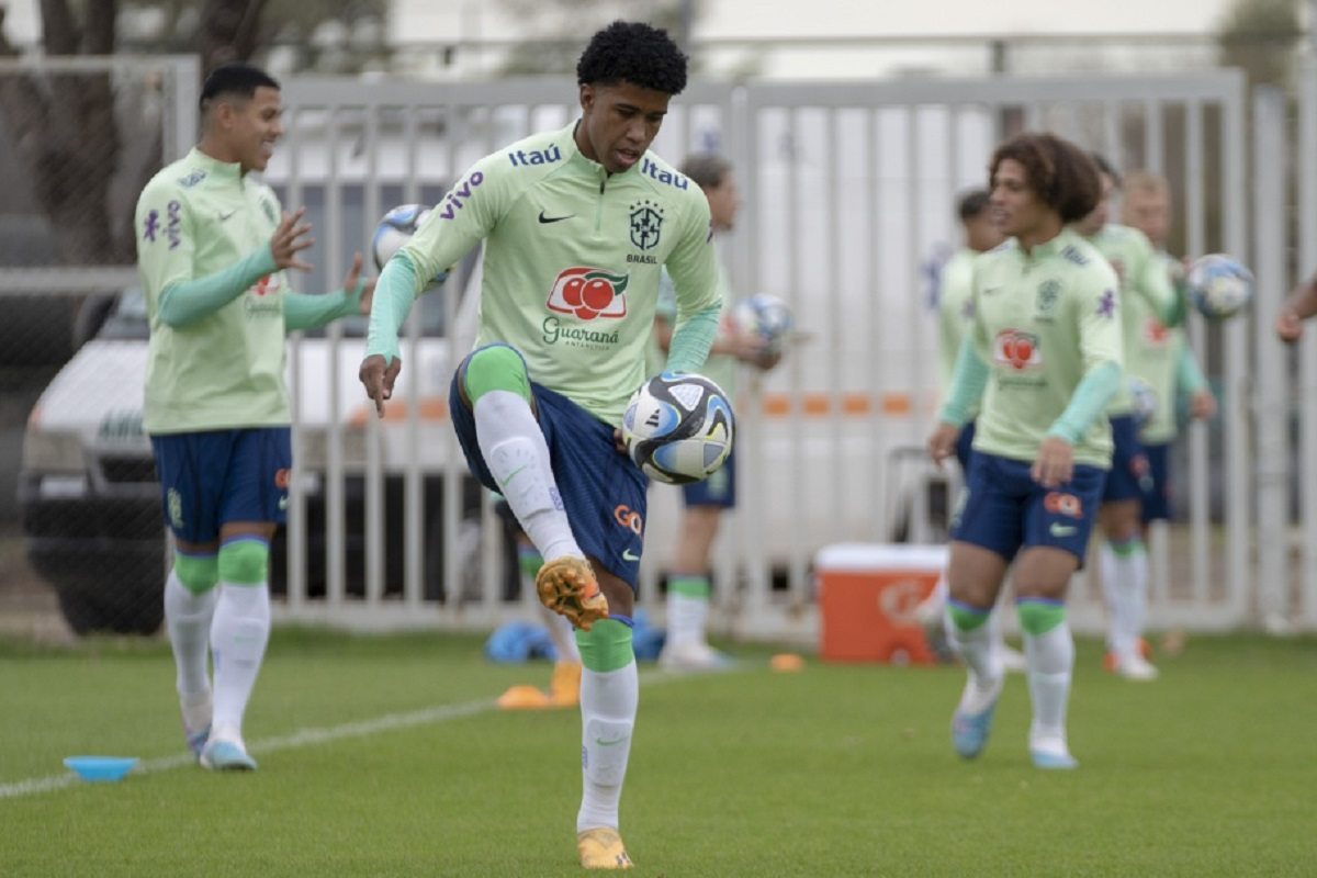 Andrey Santos em treino da Seleção Brasileira Sub-20