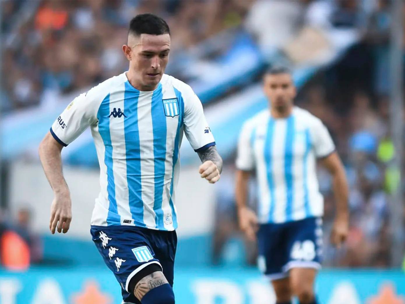 Aníbal Moreno com a camisa do Racing, da Argentina