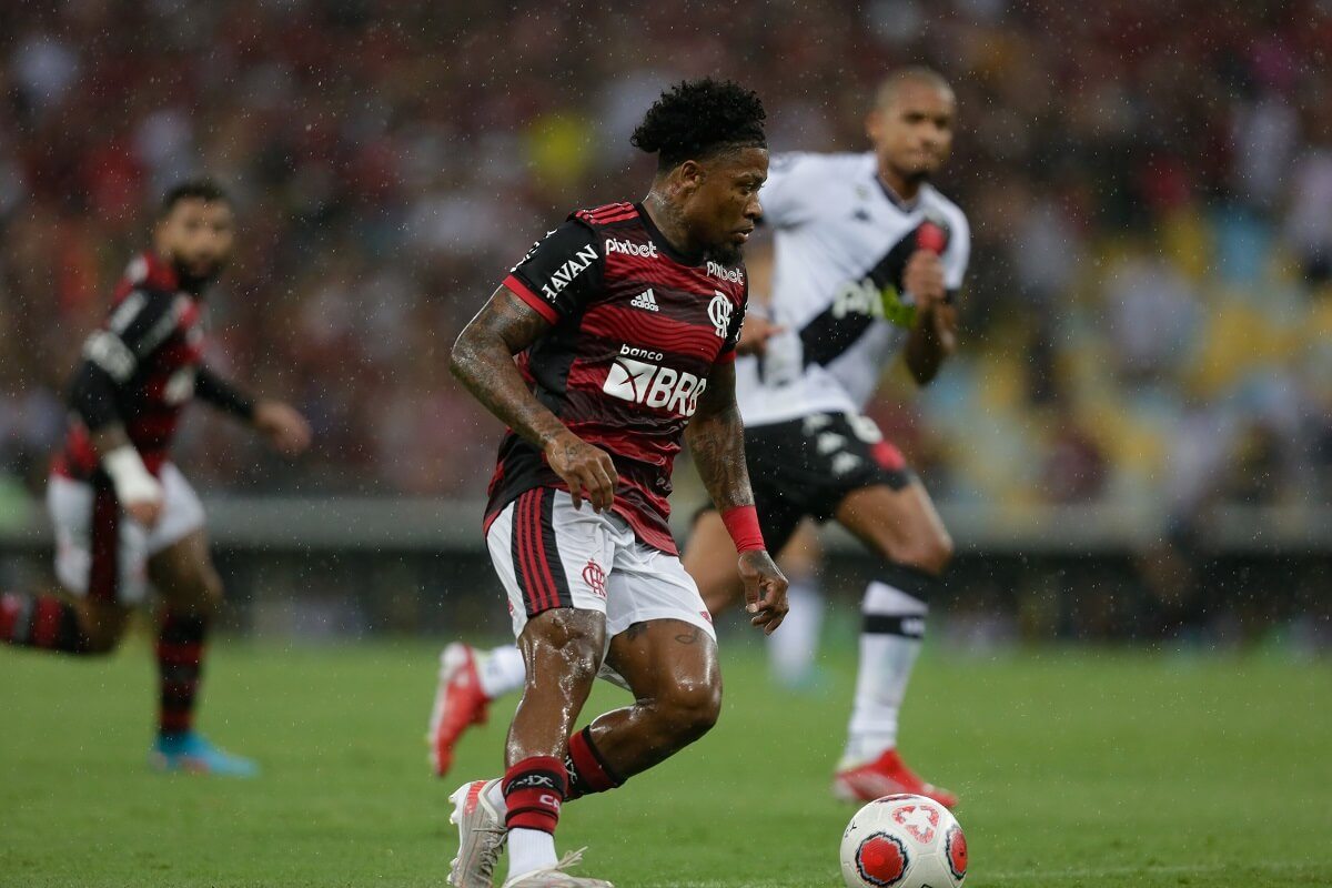 Marinho em ação pelo Flamengo contra o Vasco
